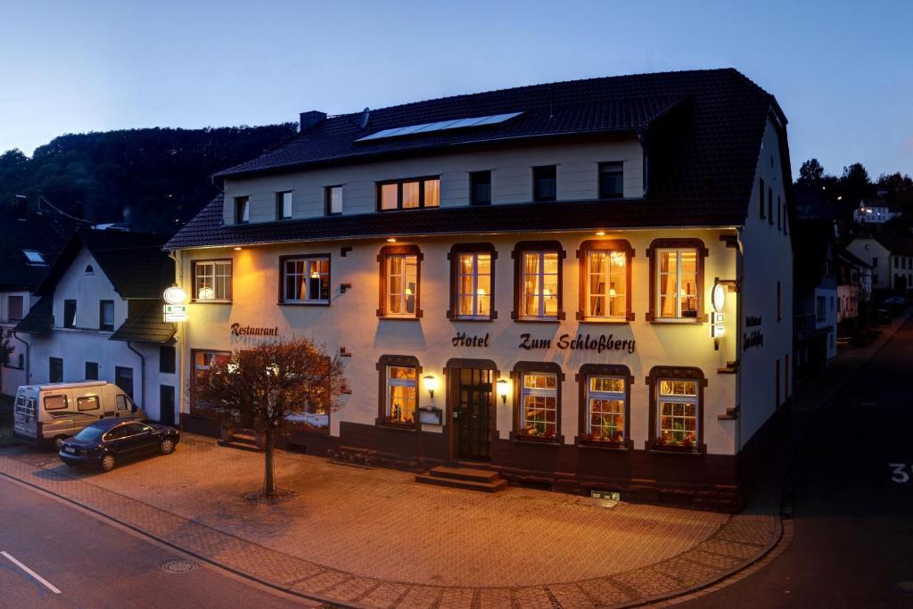 Wadern Hotel Restaurant Zum Schlossberg מראה חיצוני תמונה
