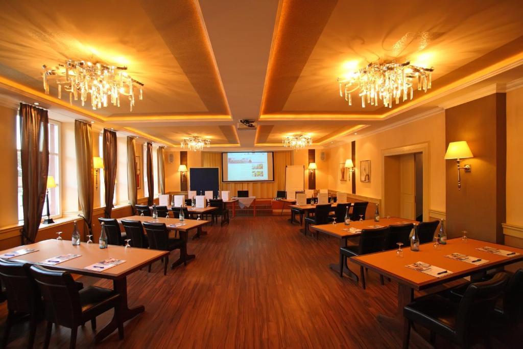 Wadern Hotel Restaurant Zum Schlossberg מראה חיצוני תמונה